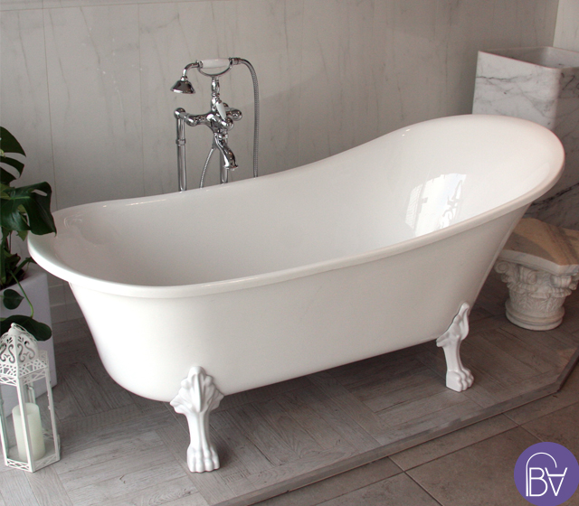 Vasca da bagno freestanding Retrò con piedini bianchi