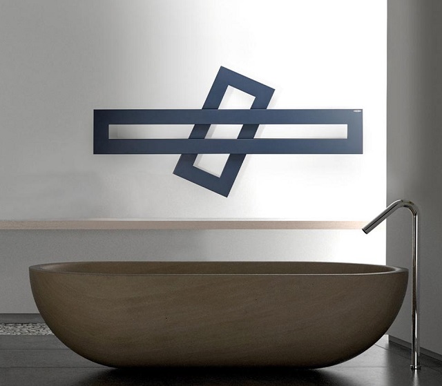 Termoarredo design particolare Cross sopra una vasca